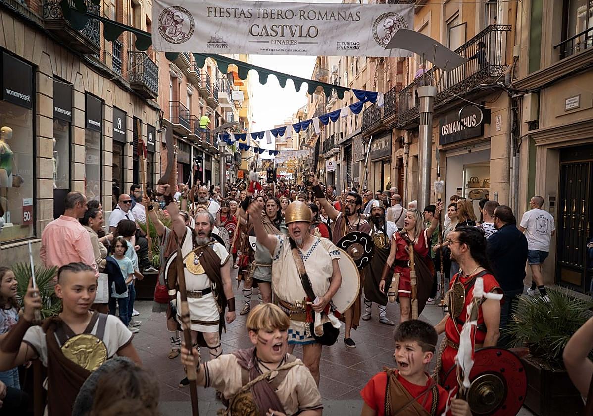 Imagen principal - Linares rinde tributo a su historia