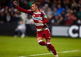 Brau celebra su gol en Castellón por la primera vuelta.
