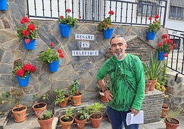 Antonio José García, autor de la 'Flora Alfabética de Velefique'.