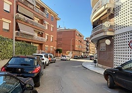 Calle Pintor El Greco, en Linares, donde localizaron al menor dentro del coche.