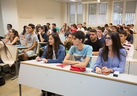 Alumnos del grado de Matemáticas de la UGR en una imagen de archivo.