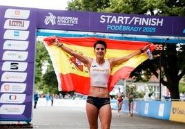 Pérez tras pasar por línea de meta en su último campeonato