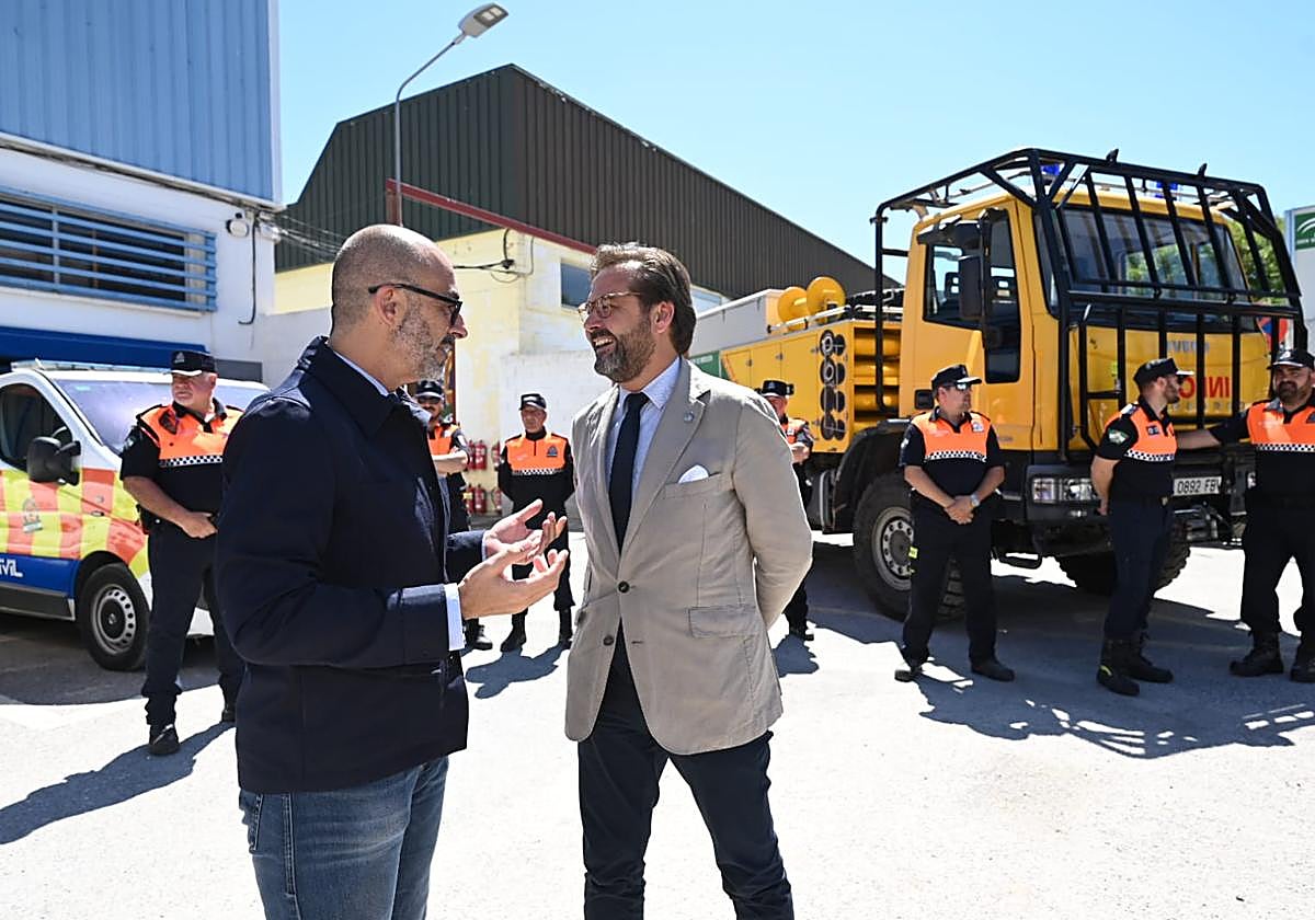 La Junta entrega a Albolote un vehículo para la extinción de incendios forestales