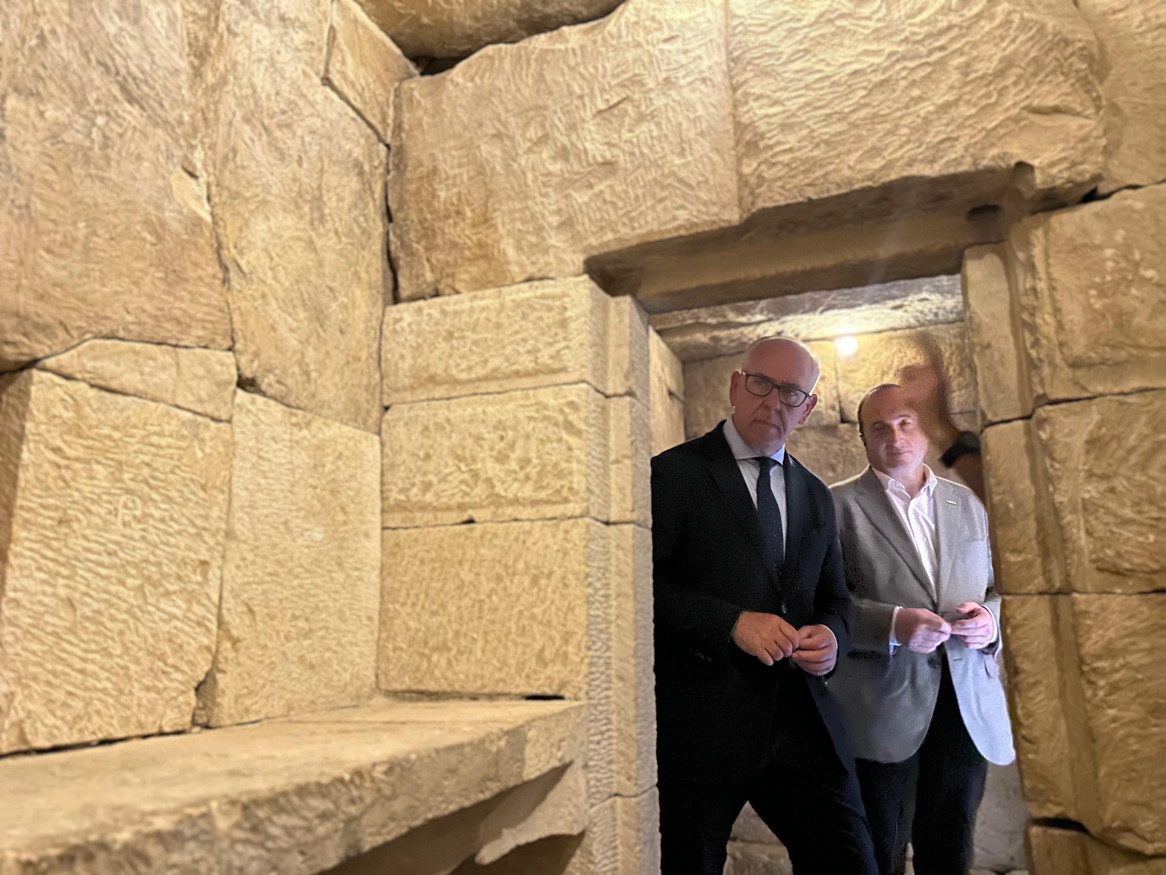 Trabajos en la cámara sepulcral de toya para conservar «un monumento único en su género» | ideal