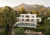 Así es por dentro la mansión que se vende por 25 millones en Andalucía: cine, bar y piscinas