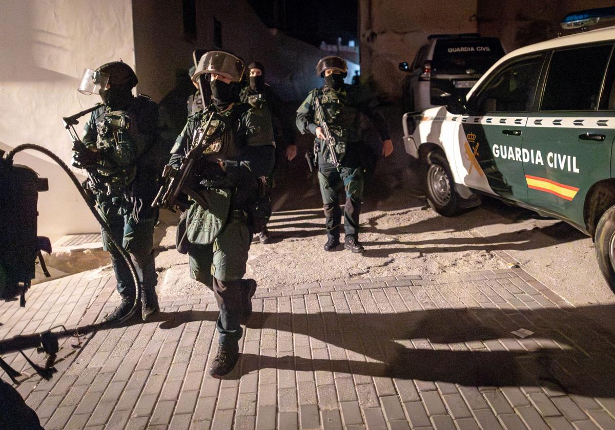 Otro detenido por la macroperación contra el tráfico de armas en la que se halló una galería clandestina de tiro | ideal