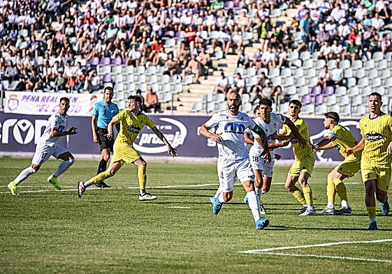 Una de las jugadas del partido.