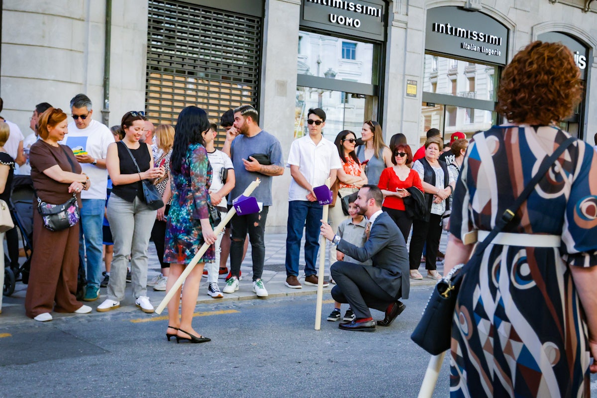 Las imágenes de una procesión histórica: la Alhambra desde Catedral a su templo