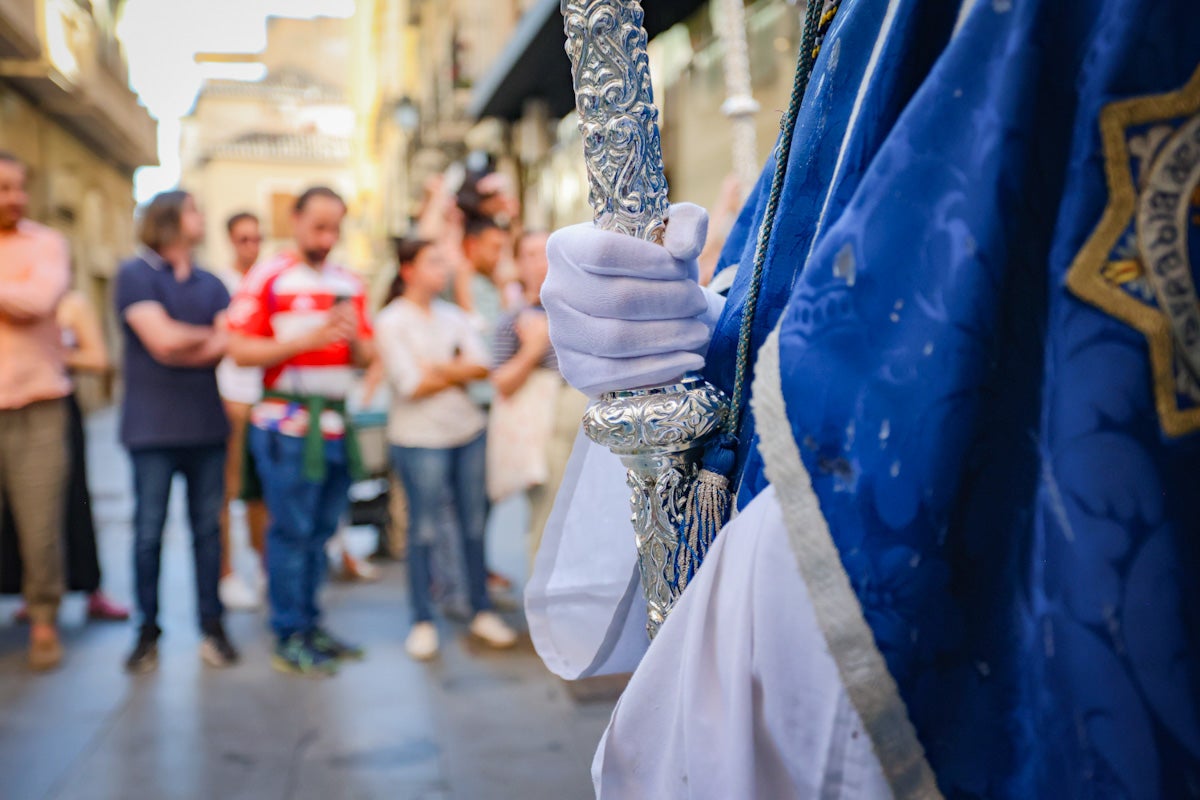 Las imágenes de una procesión histórica: la Alhambra desde Catedral a su templo