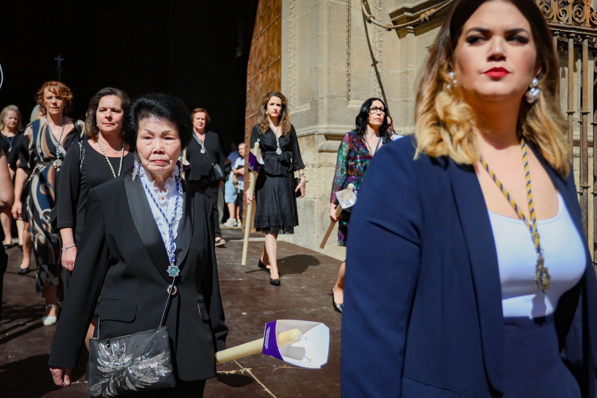Las imágenes de una procesión histórica: la Alhambra desde Catedral a su templo