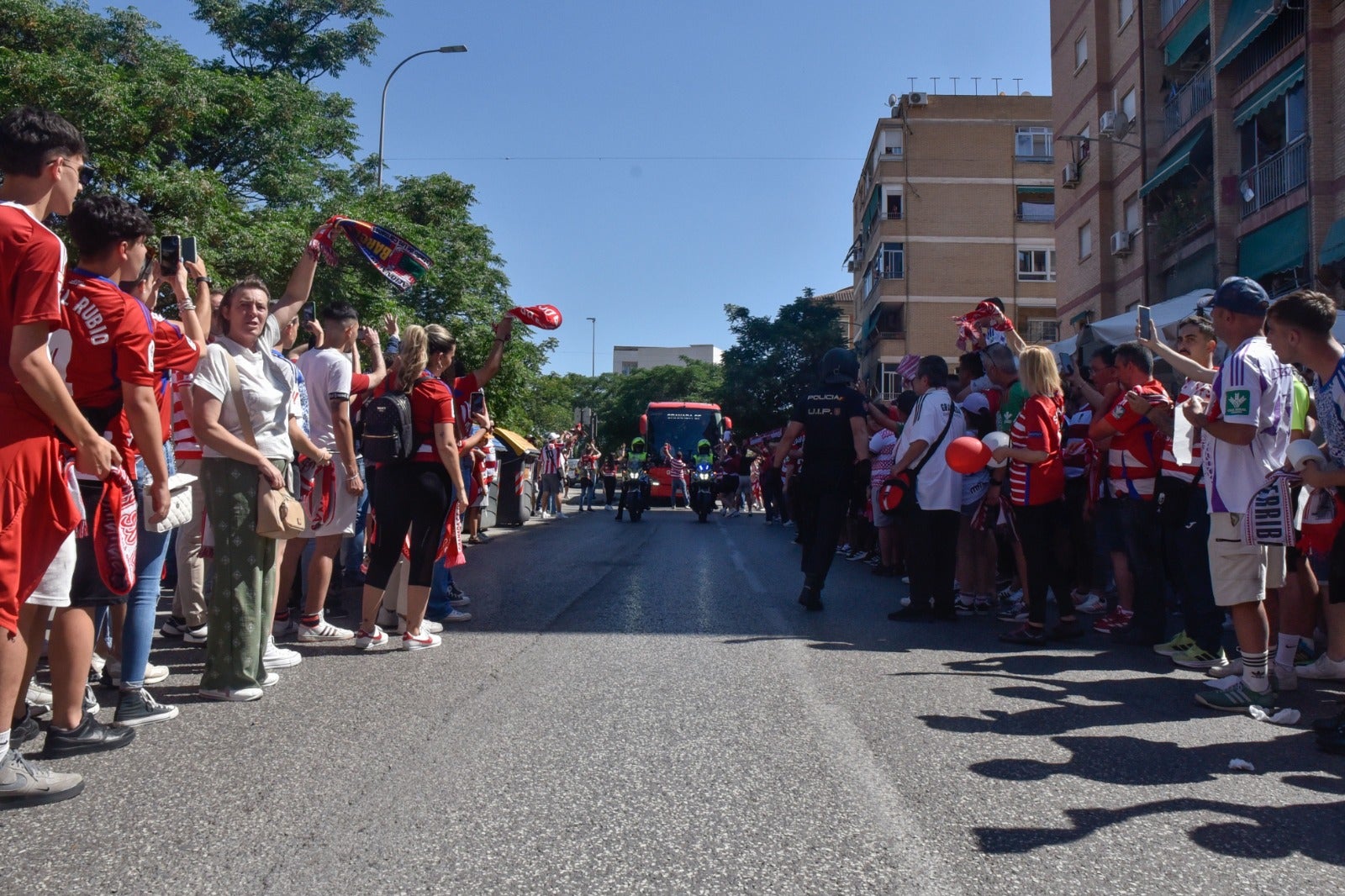 Así ha sido el espectacular recibimiento al Granada