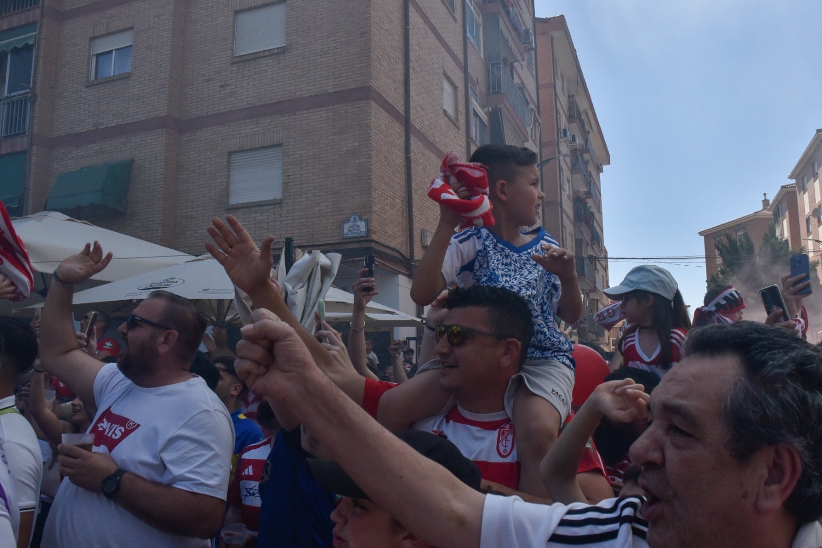 Así ha sido el espectacular recibimiento al Granada