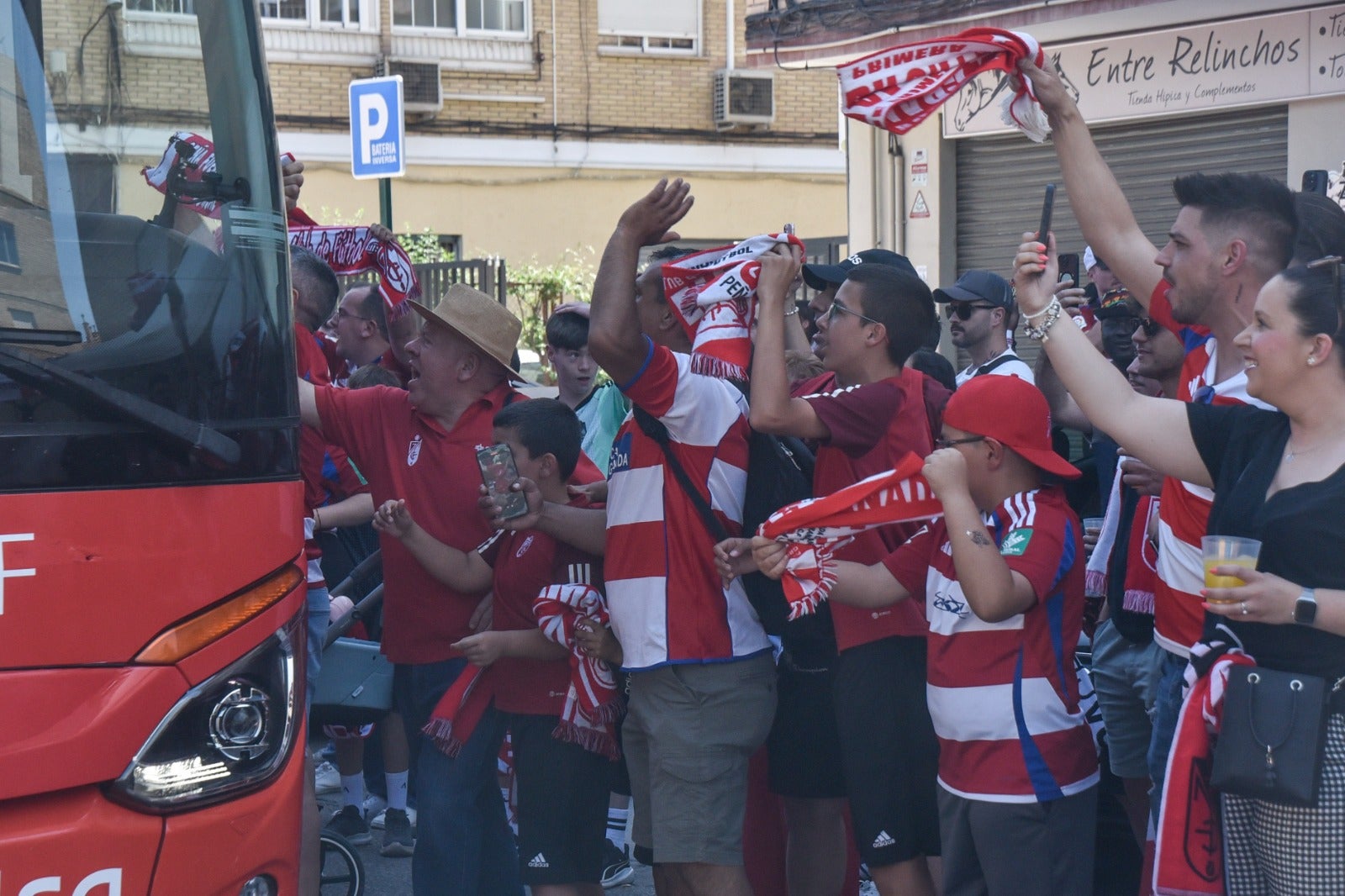 Así ha sido el espectacular recibimiento al Granada