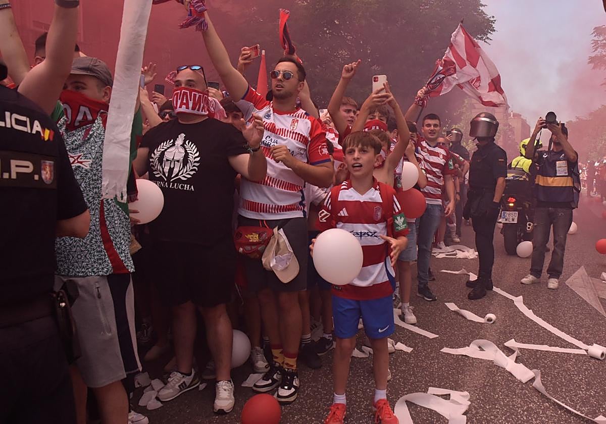 Así ha sido el espectacular recibimiento al Granada