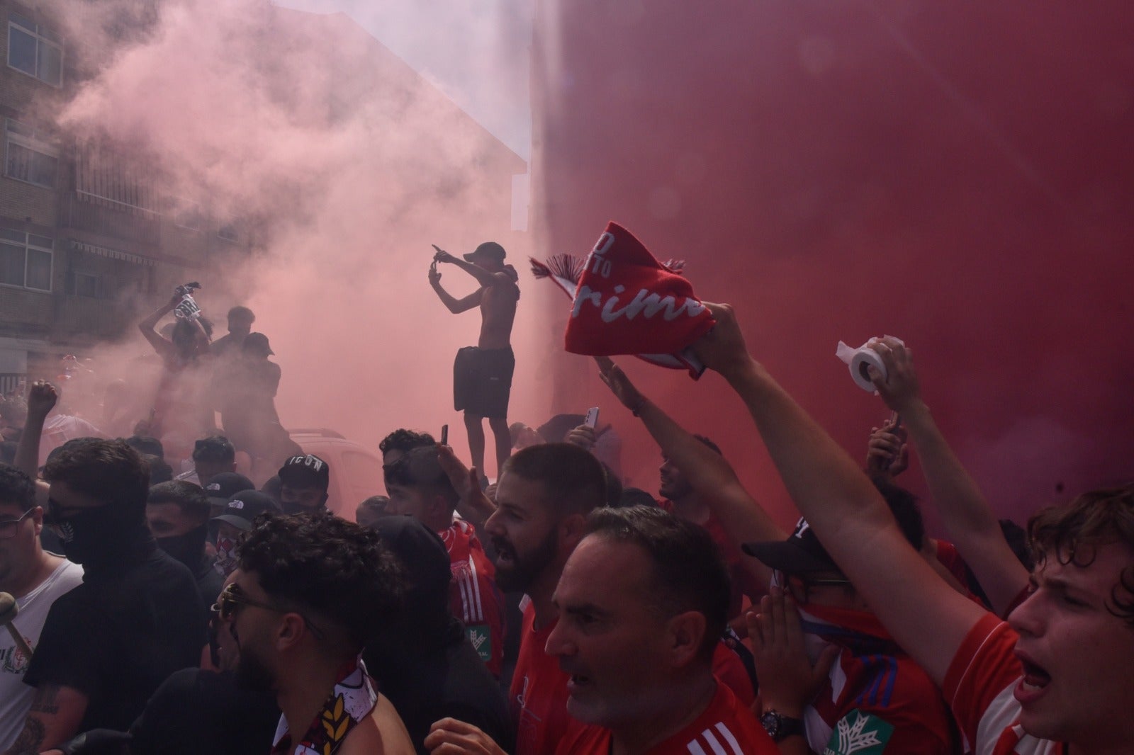 Así ha sido el espectacular recibimiento al Granada