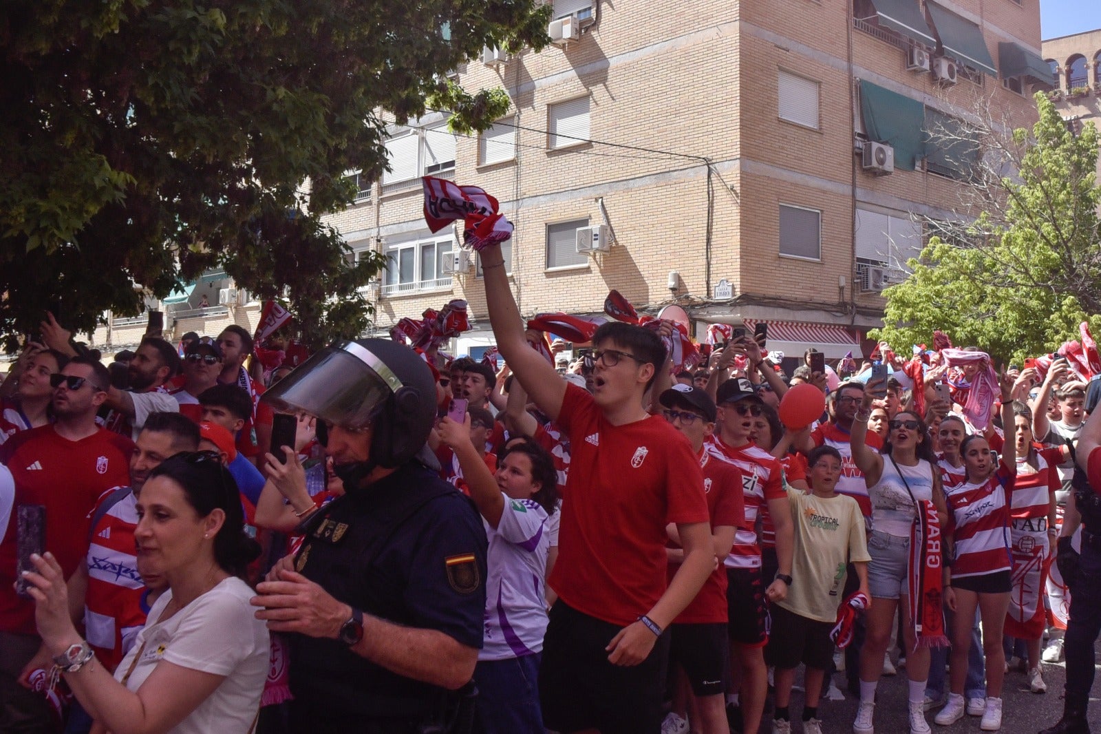 Así ha sido el espectacular recibimiento al Granada