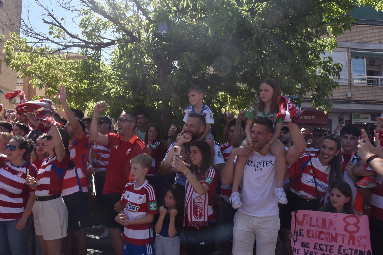 Así ha sido el espectacular recibimiento al Granada