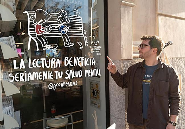 Dibujo en el escaparate de una librería de Madrid: «La lectura beneficia seriamente tu salud mental».