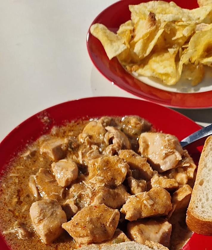 Imagen secundaria 2 - Tapas XL en el hogar del pensionista de un pequeño pueblo de Granada: «No cobramos de más»