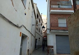 Tres personas afectadas en el incendio de una vivienda en Baza.
