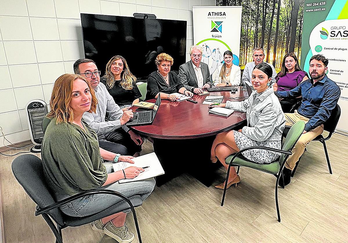 Parte del equipo de Athisa trabajando.