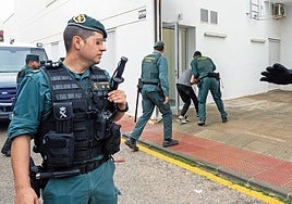 Operación de la Guardia Civil tras el asesinato de los dos agentes en Barbate.