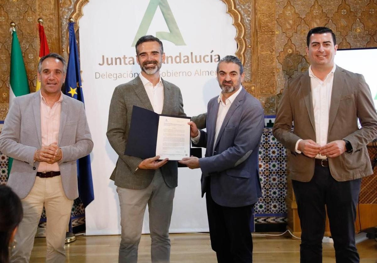 Los regantes podrán usar agua de la desaladora mar de alborán durante 50 años | ideal