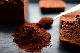 La alcalinización, un proceso industrial que mejora el sabor del cacao pero lo hace menos saludable