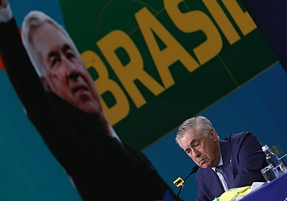El nuevo seleccionador de Brasil, Carlo Ancelotti, durante su presentación.