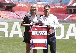 La entrenadora Irene Ferreras y el director deportivo Roberto Valverde.