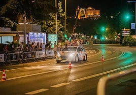 El Rally Ciudad de Granada en su última edición por el centro de la capital.