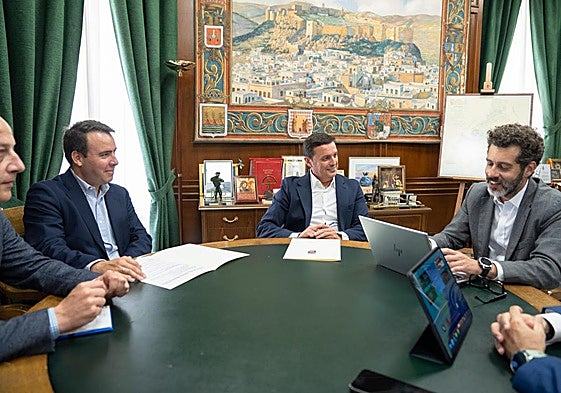 Almería pone el foco en el mercado británico con un plan para atraer a 30.000 turistas