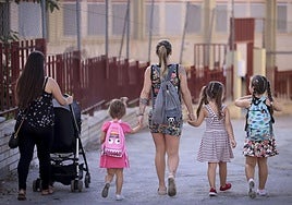 Para salir antes se necesita la autorización de un tutor.