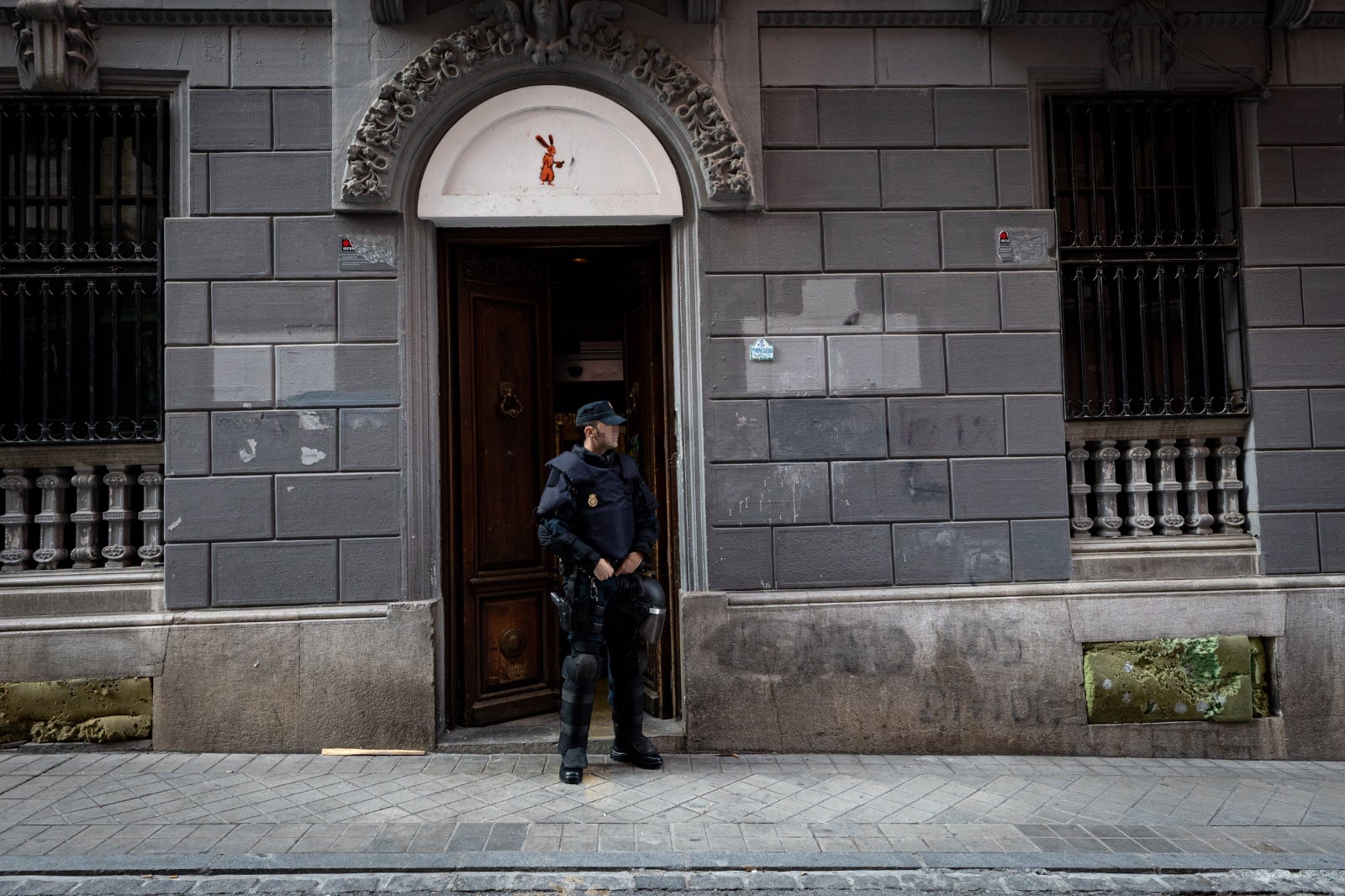El desalojo de los okupas de la calle Azacayas, en imágenes