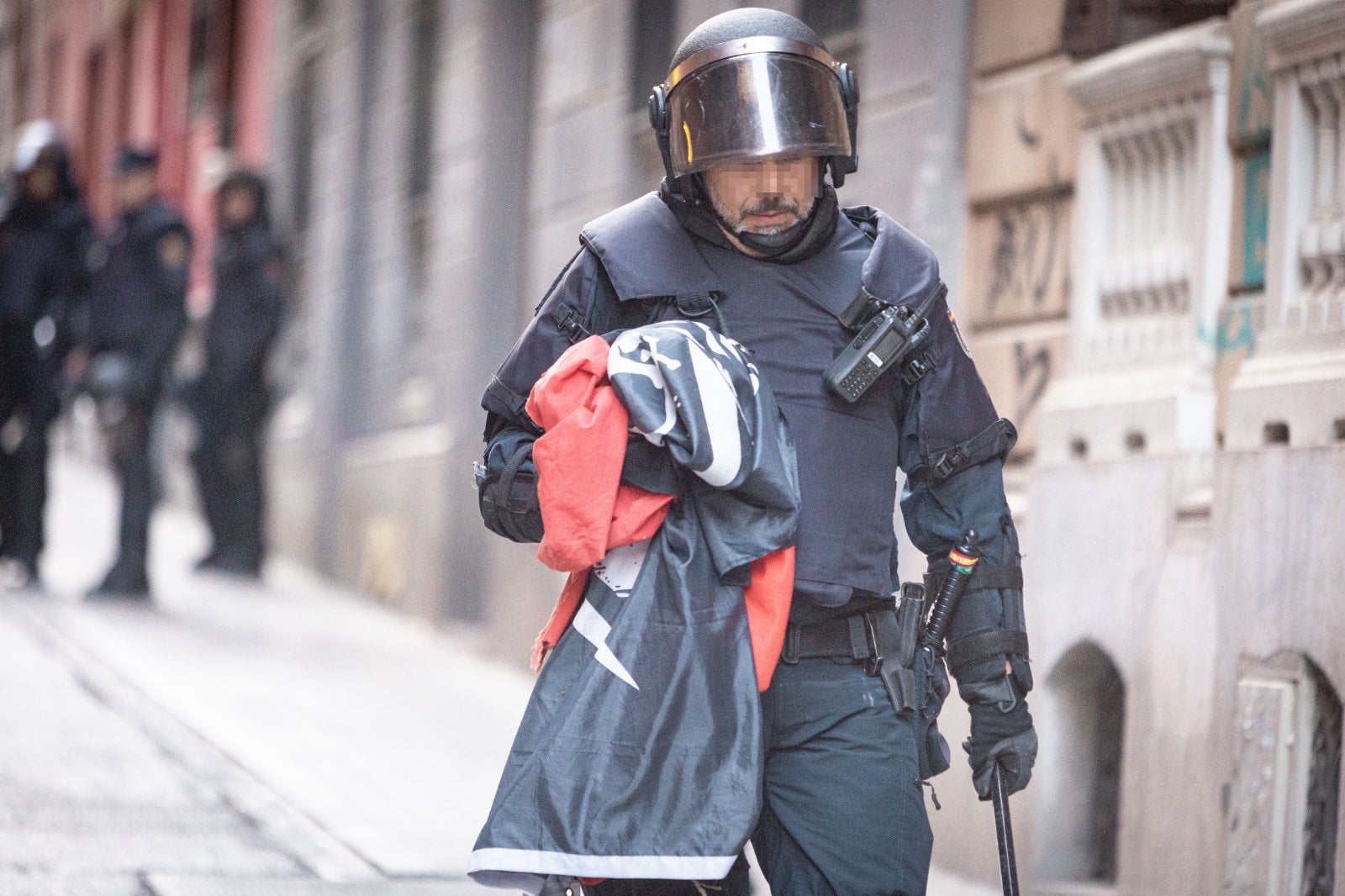 El desalojo de los okupas de la calle Azacayas, en imágenes