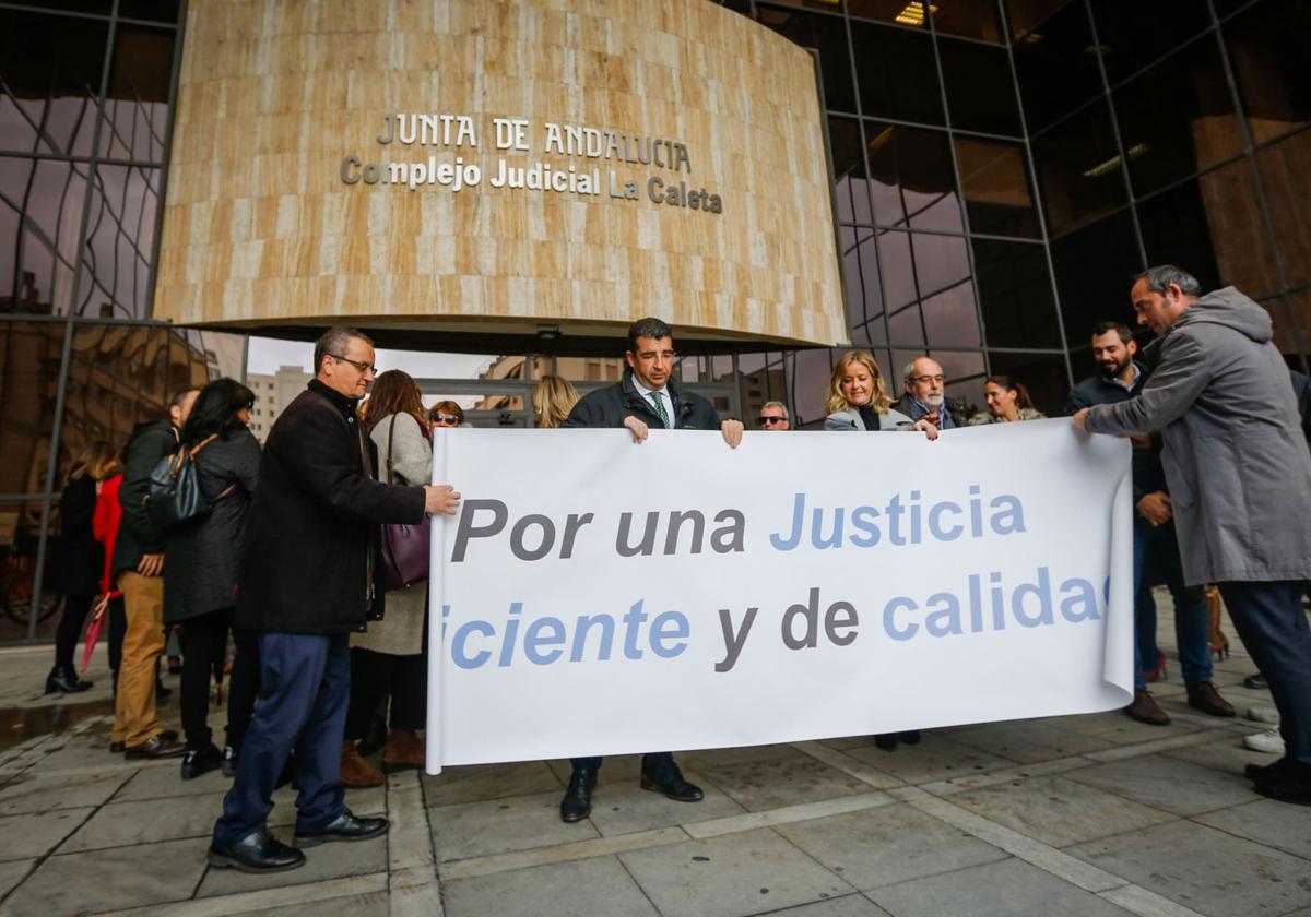 Jueces y fiscales de granada, en contra de la nueva ley de acceso a la carrera | ideal