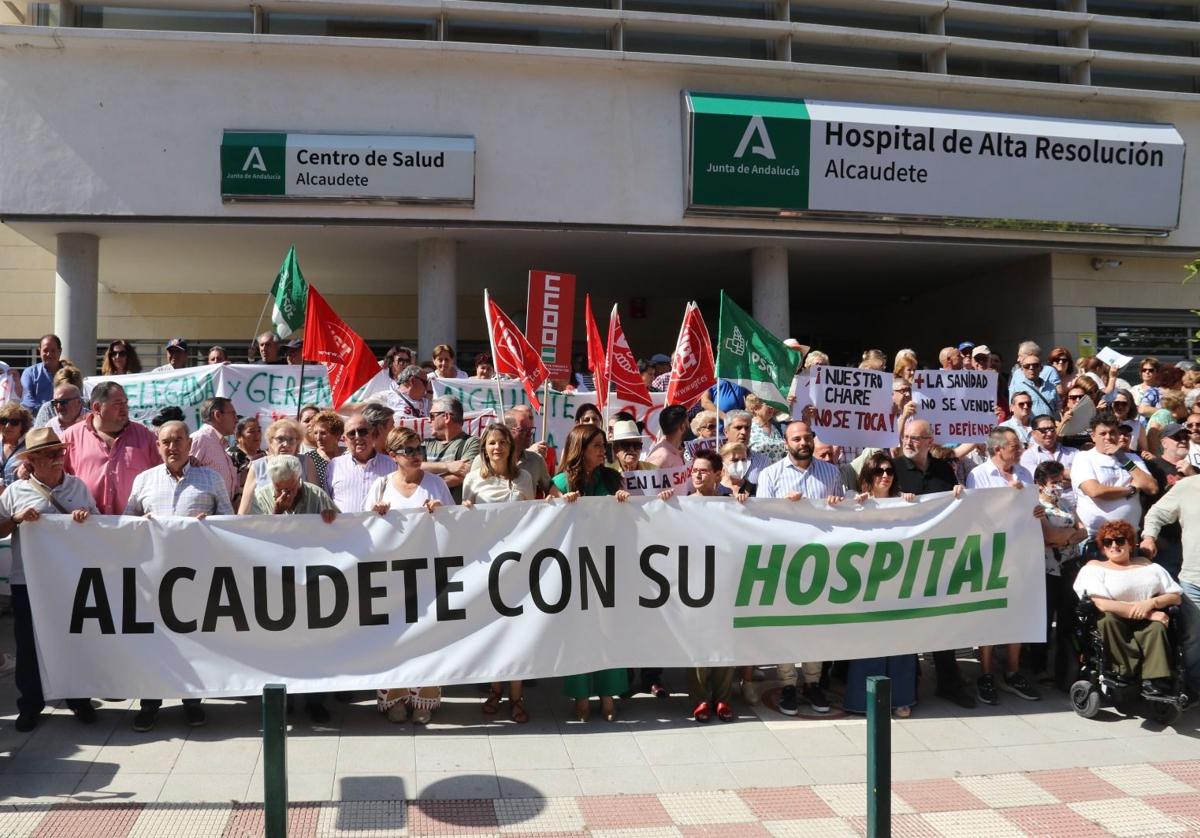 Protesta ciudadana contra el «desmantelamiento» del hospital de Alcaudete.