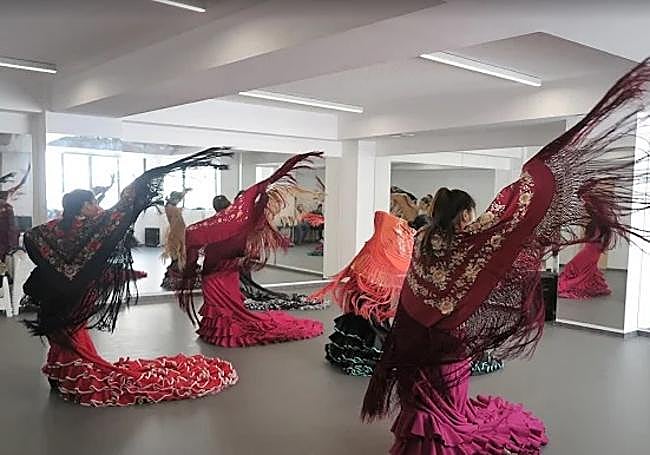 Una clase de baile en la escuela de la Fundación Cristina Heeren.