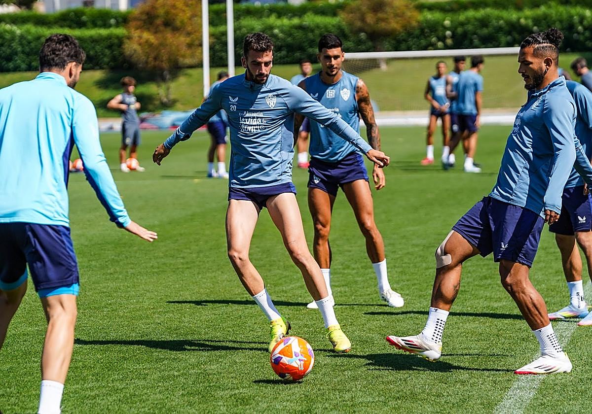 Centelles, el de más temple, y Luis Suárez aguantan a pesar de las tarjetas..