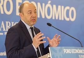 El economista Gonzalo Bernardos avisa de las deudas en vacaciones