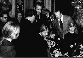 Felipe VI, cuando era un niño en el camarín de la Basílica de la Virgen de las Angustias