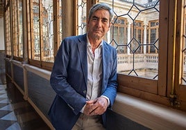 Miguel Pasquau Liaño posa para IDEAL en el edificio de la Real Chancillería.