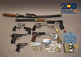 Material incautado por los agentes.