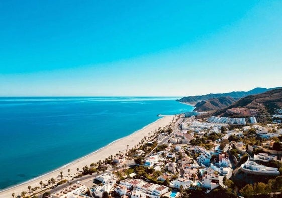 Vista panorámica de la zona de playa del municipio de Mojácar.