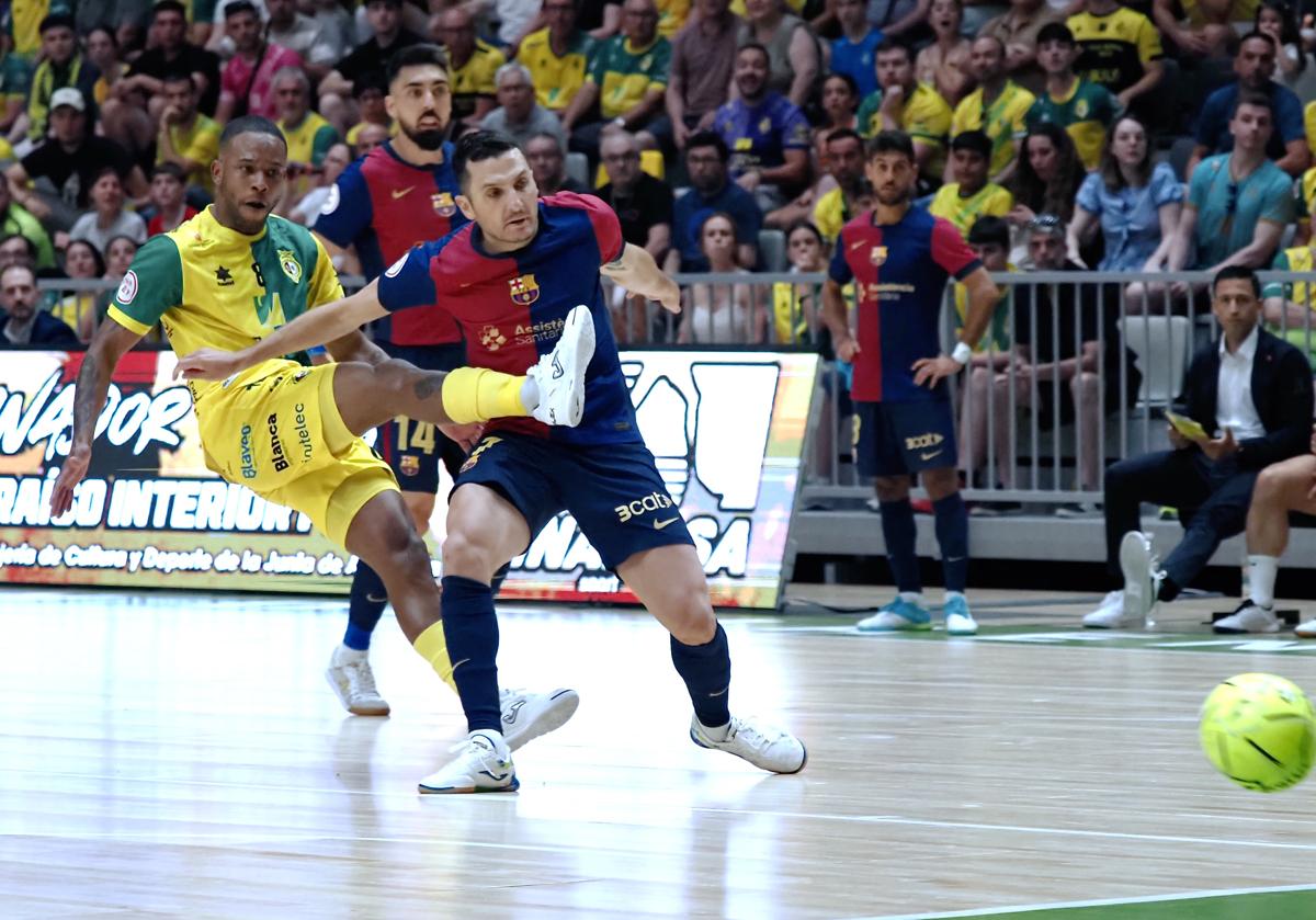 Imagen principal - El Barça FS golpea en el Olivo Arena