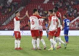 Celebración rojiblanca en el último duelo diputado en el UD Almería Stadium.