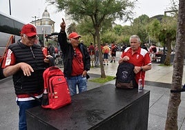 La afición del Granada llega a Santander.