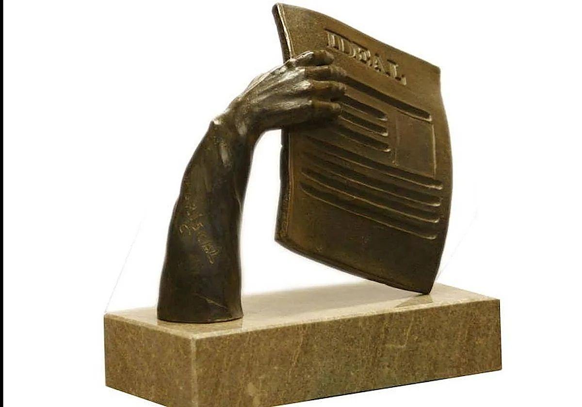 Escultura de los premios IDEALES.