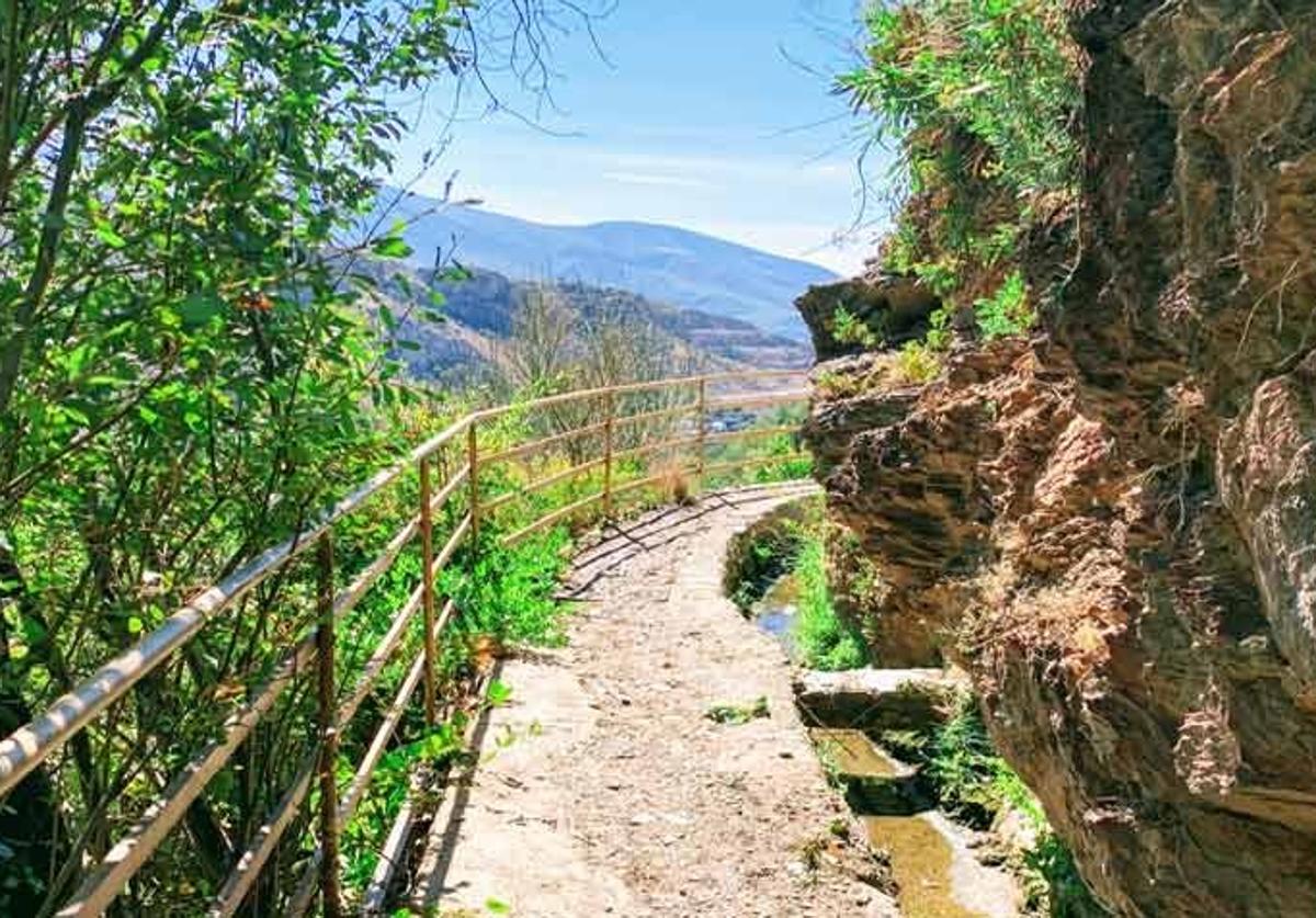 Muere un hombre de 67 años al caer por un precipicio cuando hacía una ruta en Lanjarón