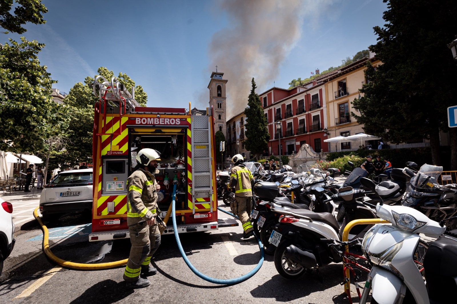 Las espectaculares imágenes del incendio desde el Albaicín